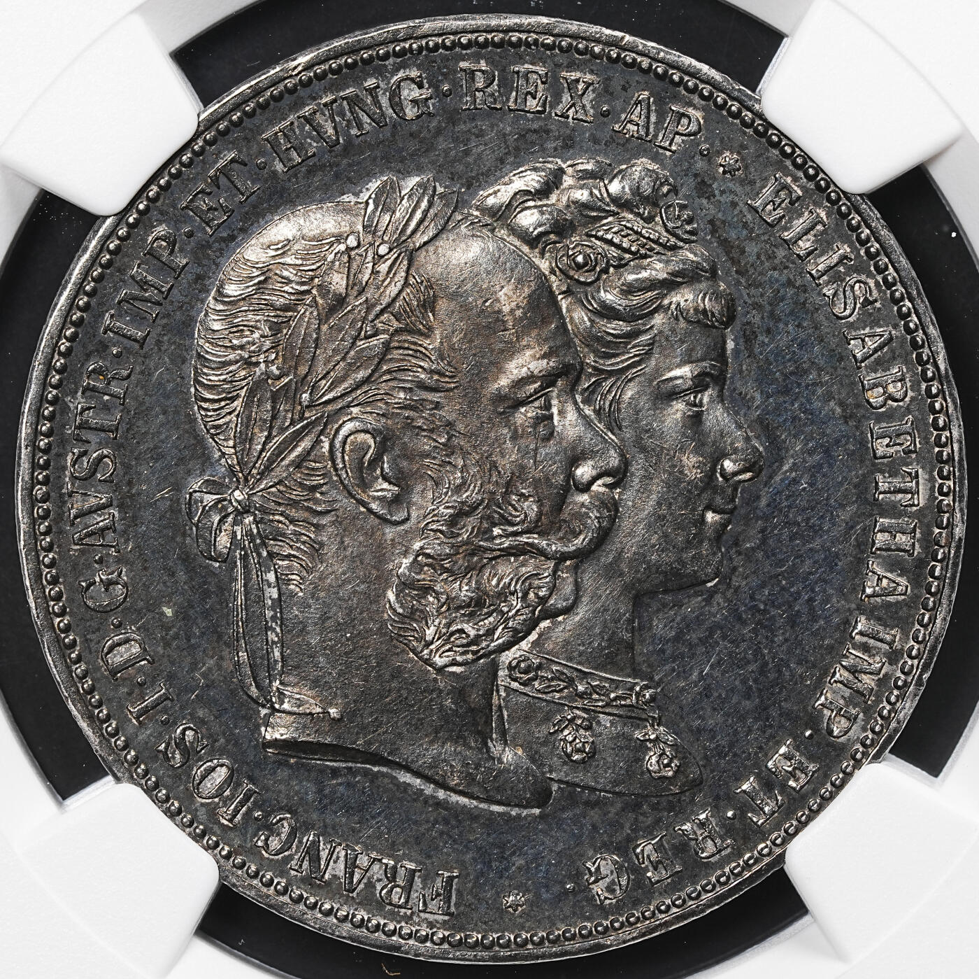 修遠堂世界钱币第八十一期 NGC AU58 1879年奥匈帝国皇帝与茜茜公主银婚纪念2弗罗林大银币 通体重黑彩