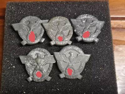 德三1942警察日小徽章其中有半冲压版本后面都有厂标 - 德三1942警察日小徽章其中有半冲压版本后面都有厂标