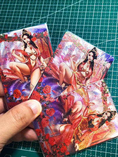 显眼宝27期【关注参拍有赠卡】 独乐乐不如众乐乐 - maycard五月卡牌   原创醉花间系列之玫瑰3渐变 共3张    粗闪工艺  小卡尺寸  60*87