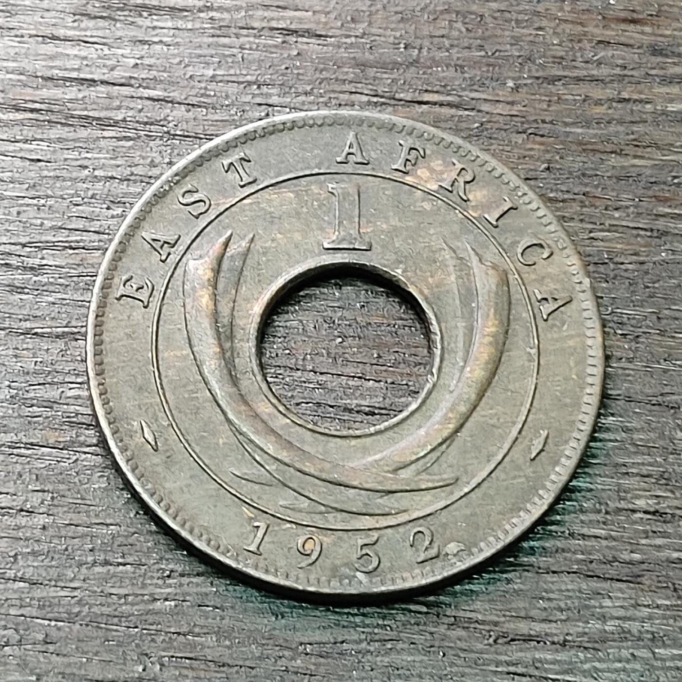 【铜匠收藏】★第128场★散币场，无佣金，30包邮。不满30元，支付5元运费。《接受代拍 代送NGC评级》 英属东非 1952年 1分 铜币 中孔