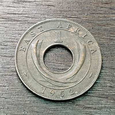 【铜匠收藏】★第128场★散币场，无佣金，30包邮。不满30元，支付5元运费。《接受代拍 代送NGC评级》 - 英属东非 1952年 1分 铜币 中孔