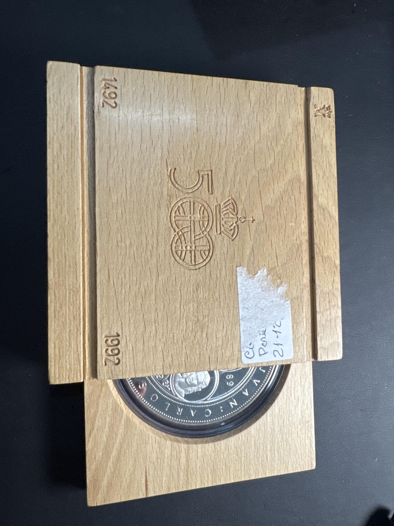 ❤️【币观天下】❤️ 第321期钱币拍卖- 2025.8.8周五晚上6点半场-长期征集拍品 西班牙1989年历代皇室徽章10000比塞塔5盎司精制纪念银币盒证齐全