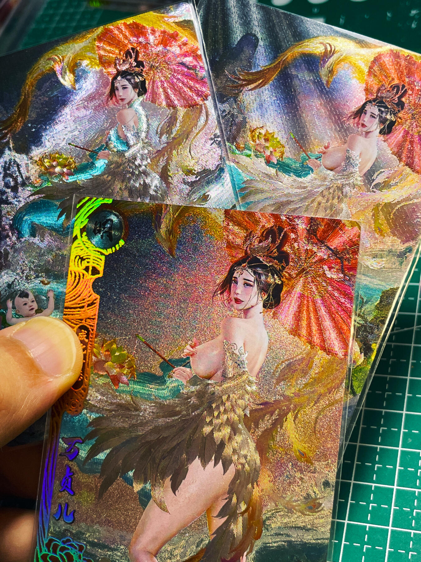 显眼宝27期【关注参拍有赠卡】 独乐乐不如众乐乐 卡玩帕克 百花谱 刷子 成化奇恋 万贞儿  凤凰流羽 颜值一绝 一套三张 粗闪工艺 63*88