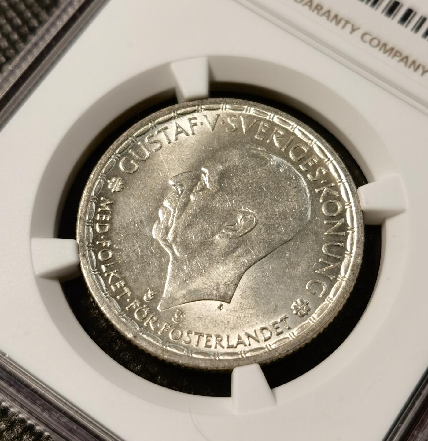 甄臻铺-世界币章拍卖（第29期），送拍享返佣金等优惠多多 NGC-MS64 瑞典1950年古斯塔夫五世2克朗银币骑字版