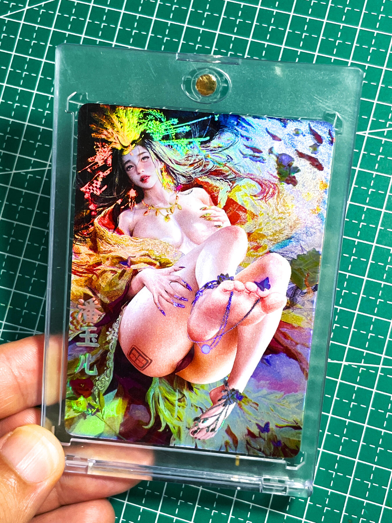 显眼宝27期【关注参拍有赠卡】 独乐乐不如众乐乐 【卡友自制自藏介意慎拍 仅一张】【带卡砖】顶级浮雕磨砂复合工艺彩闪 潘玉儿一张  整卡闪亮  63*88