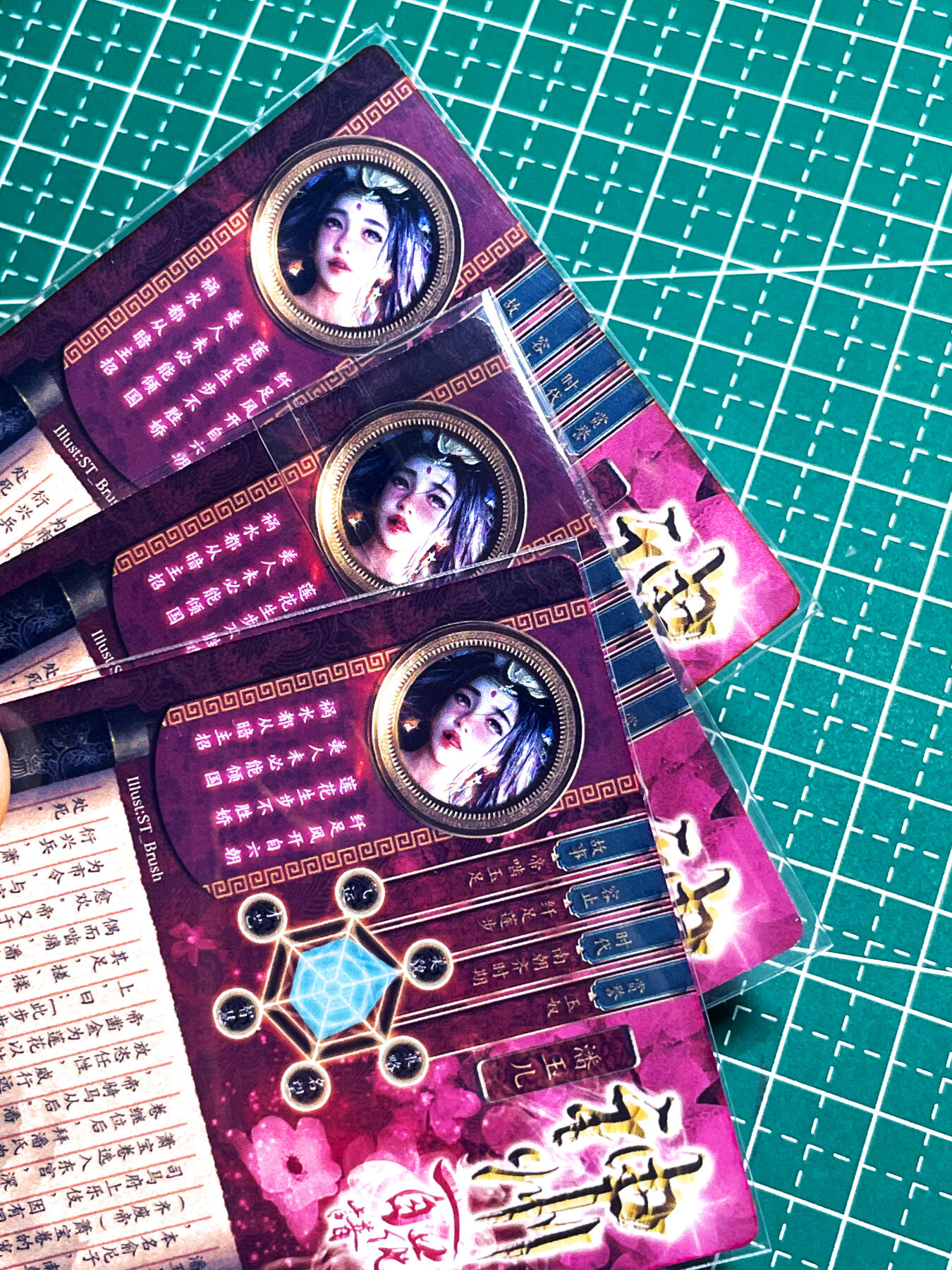 显眼宝27期【关注参拍有赠卡】 独乐乐不如众乐乐 【顶级收藏 防爆涂边介意慎拍】卡玩帕克 百花谱 贾南风一套三张 超华丽服饰 粗闪工艺 63*88