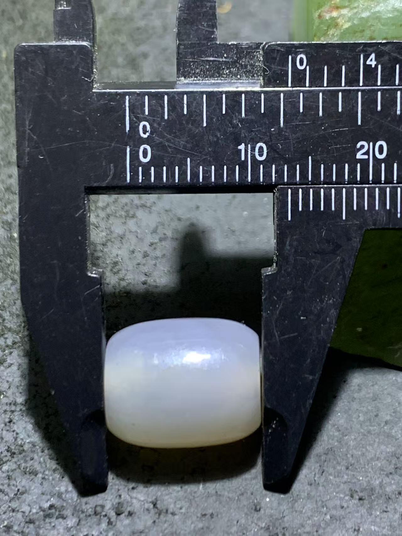精美高玉化荔枝冻桶珠一颗，