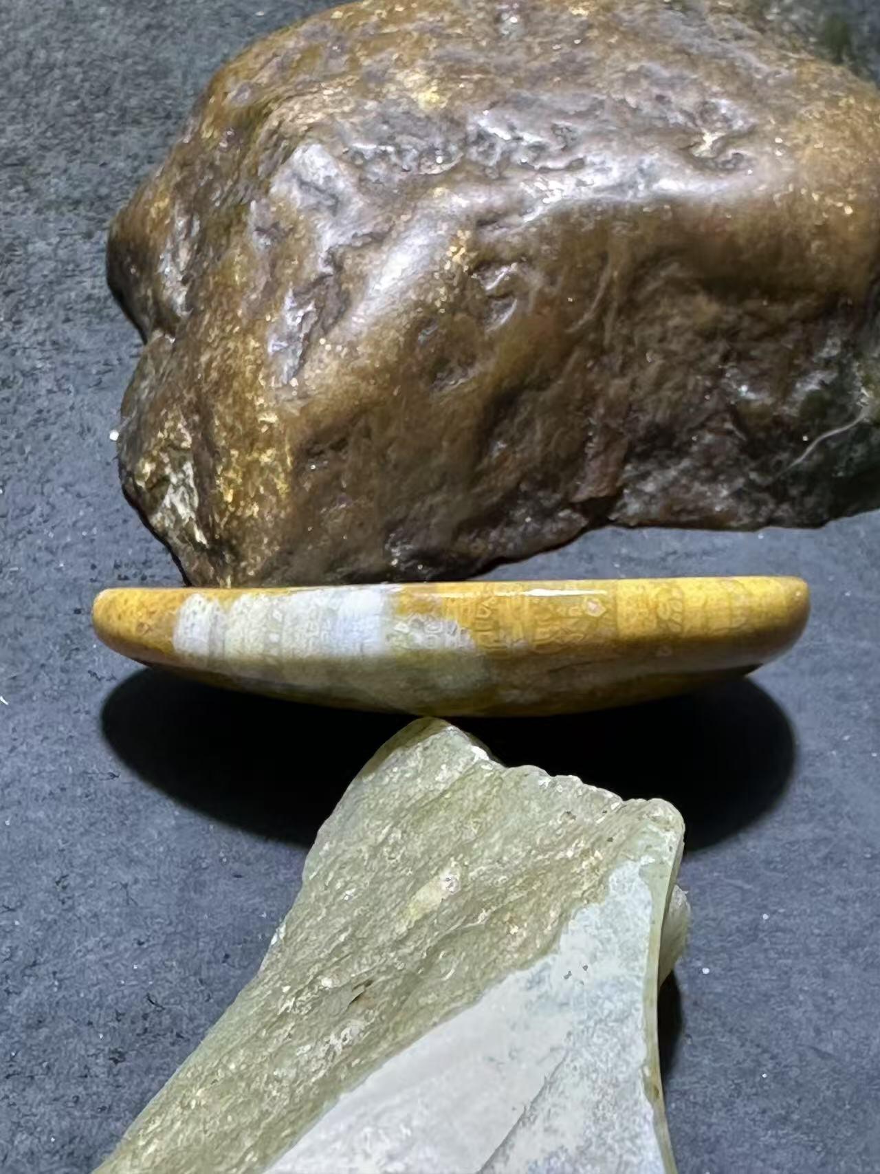 高玉化珊瑚玉水滴型通货吊坠一个！