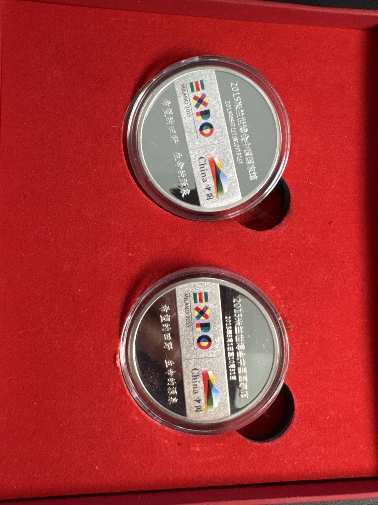 ❤️【币观天下】❤️ 第321期钱币拍卖- 2025.8.8周五晚上6点半场-长期征集拍品 原盒证书2015年意大利米兰世博会中国馆官方中国功夫铜镀银纪念章2枚直径40毫米重量26克发行量5000套。