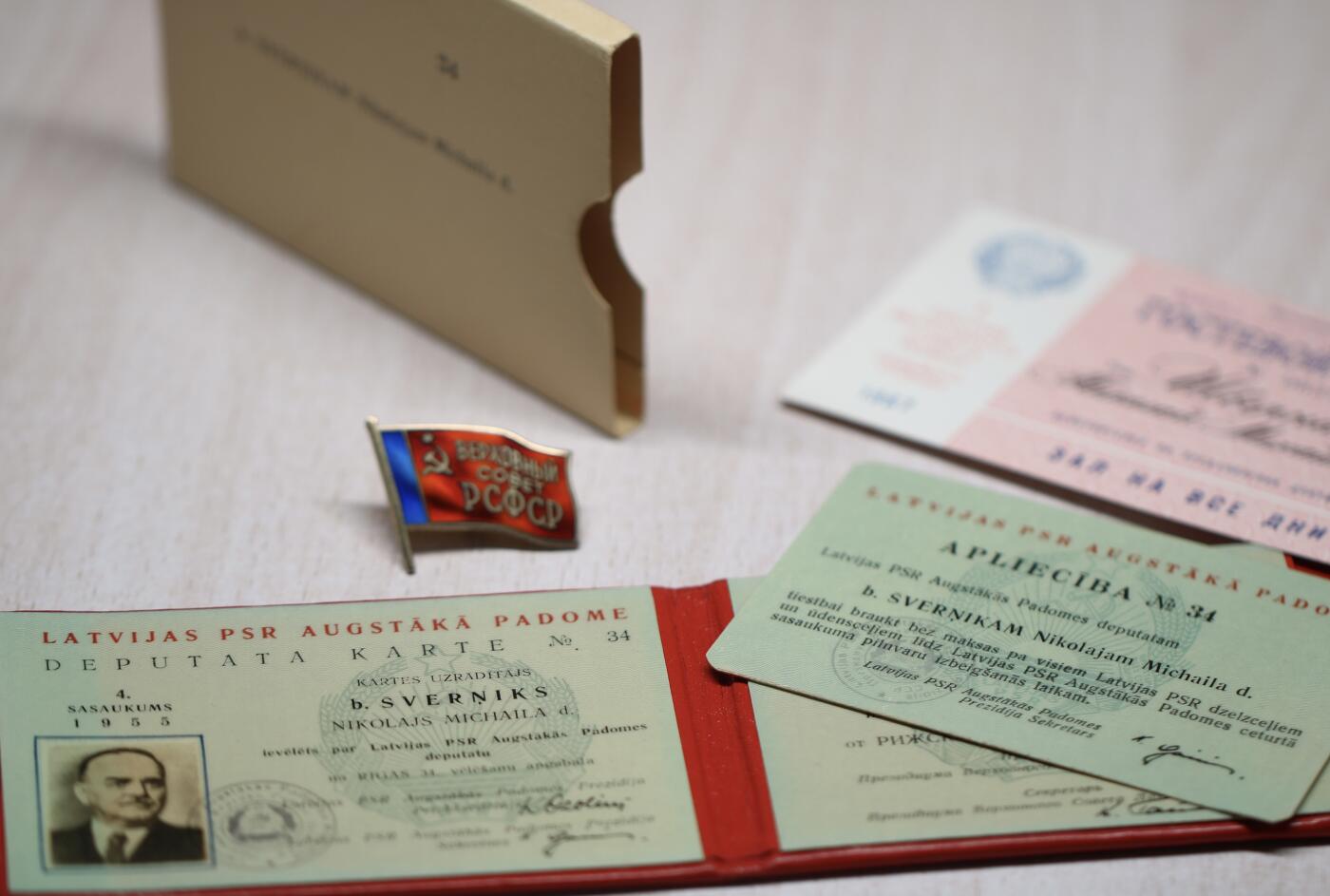 大猫徽章拍卖 第276期 苏联最高苏维埃主席团主席-什维尔尼克 苏俄苏维埃第六届72号+第七届苏俄大会的出入证（做为特约嘉宾）+第4届的拉脱维亚代表证。