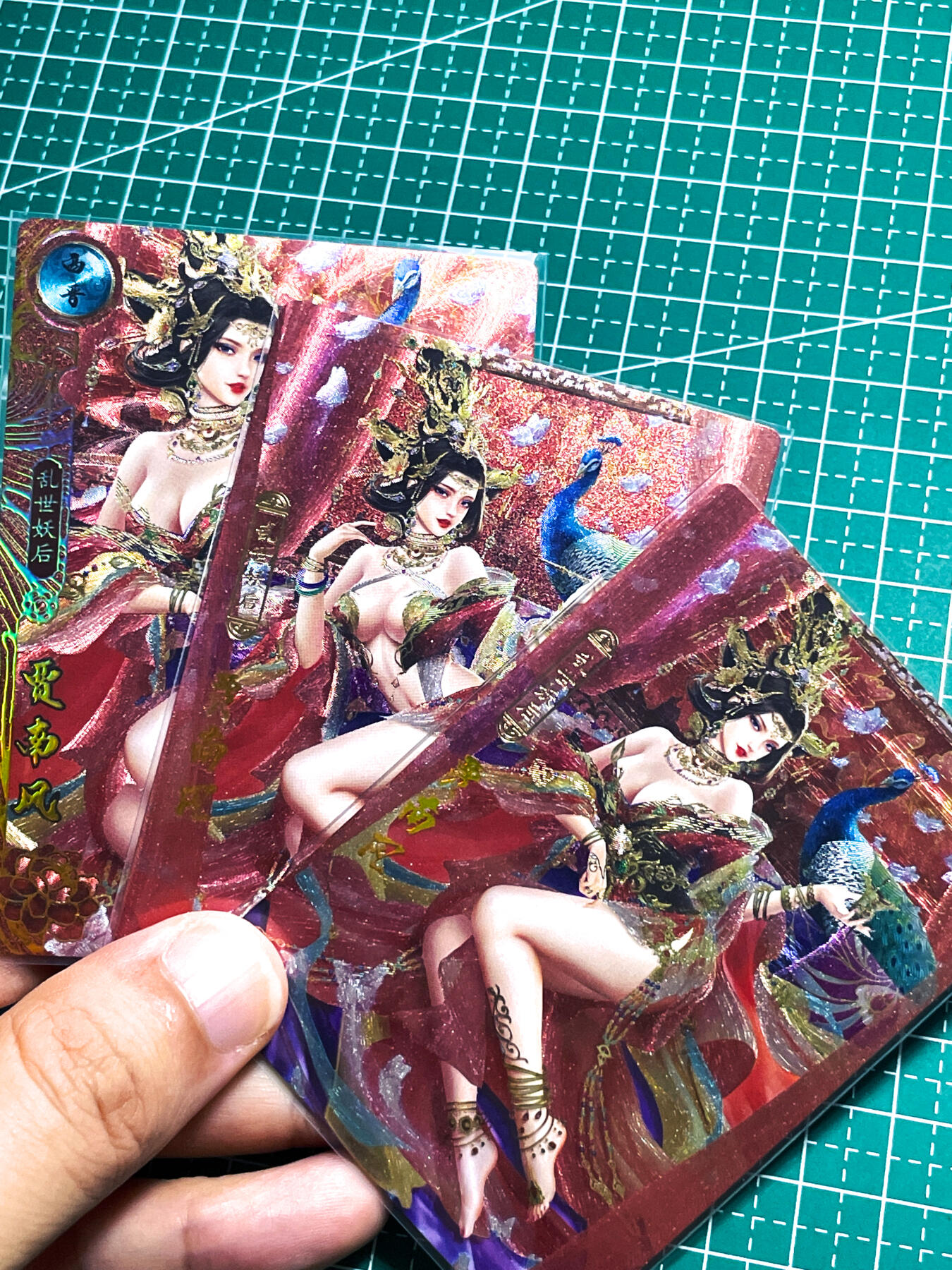 显眼宝27期【关注参拍有赠卡】 独乐乐不如众乐乐 【顶级收藏 防爆涂边介意慎拍】卡玩帕克 百花谱 贾南风一套三张 超华丽服饰 粗闪工艺 63*88