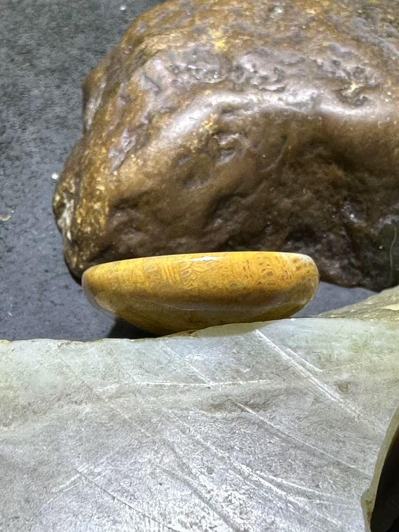 高玉化珊瑚玉水滴型通货吊坠一个！