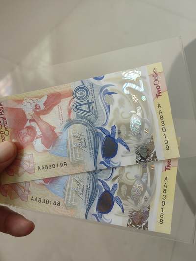 斯努比★首发冠小面额UNC - 东加勒比2 获奖纪念钞 号码靓 2张
