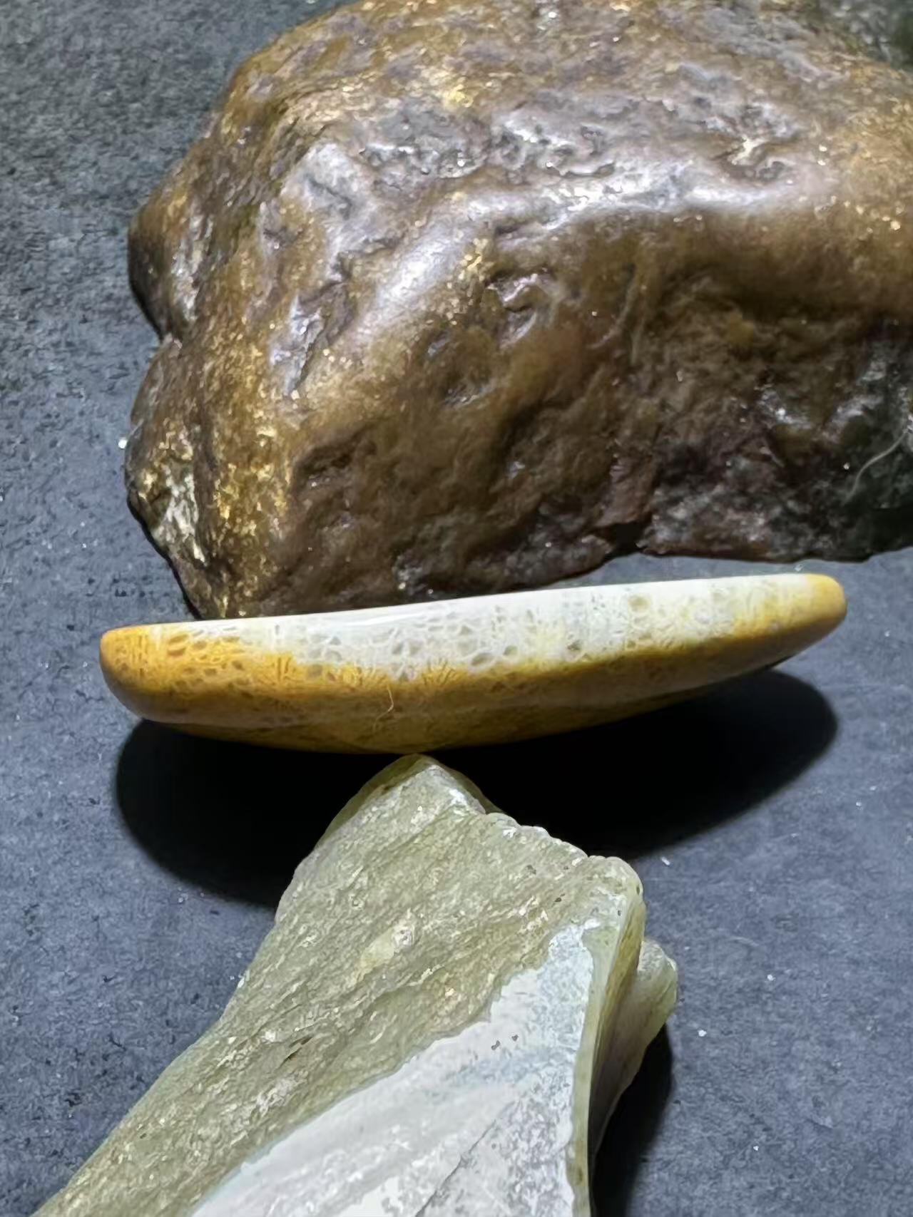 高玉化珊瑚玉水滴型通货吊坠一个！