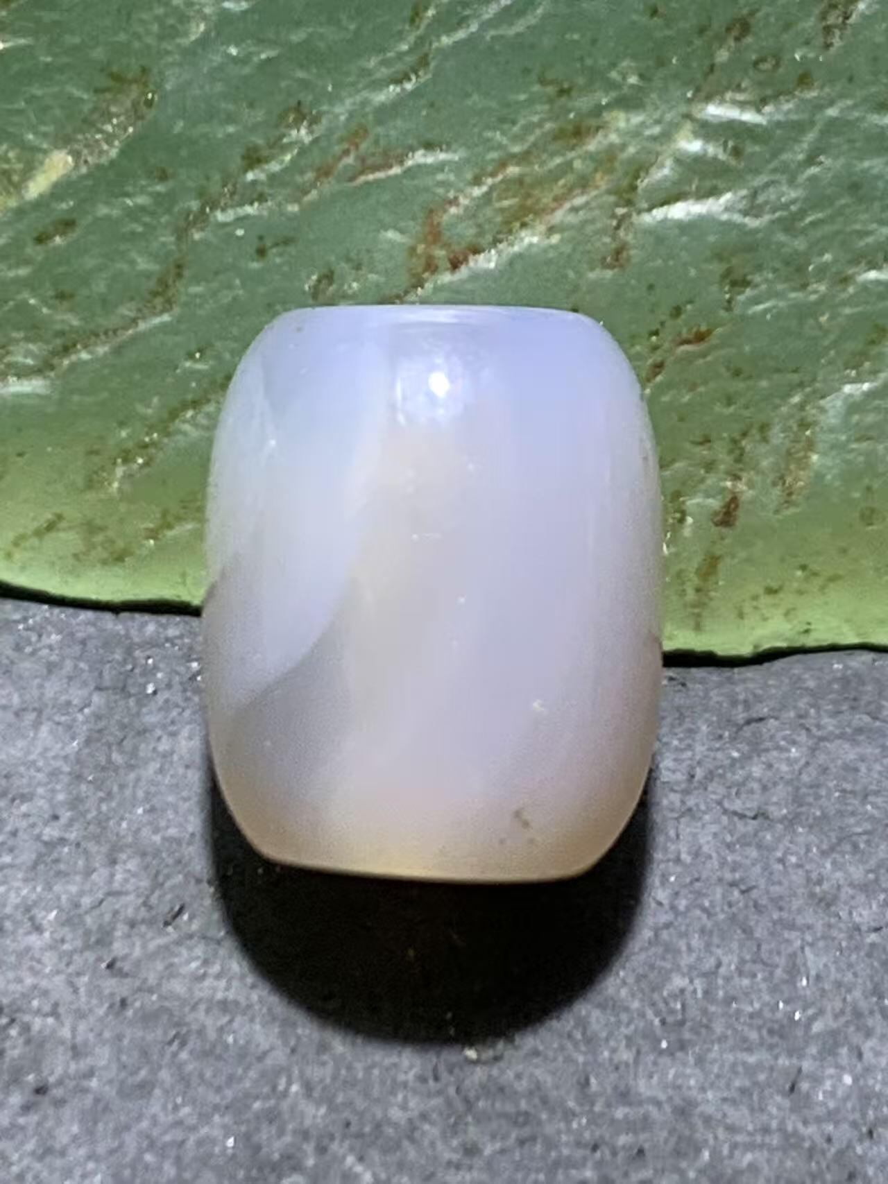 精美高玉化荔枝冻桶珠一颗，