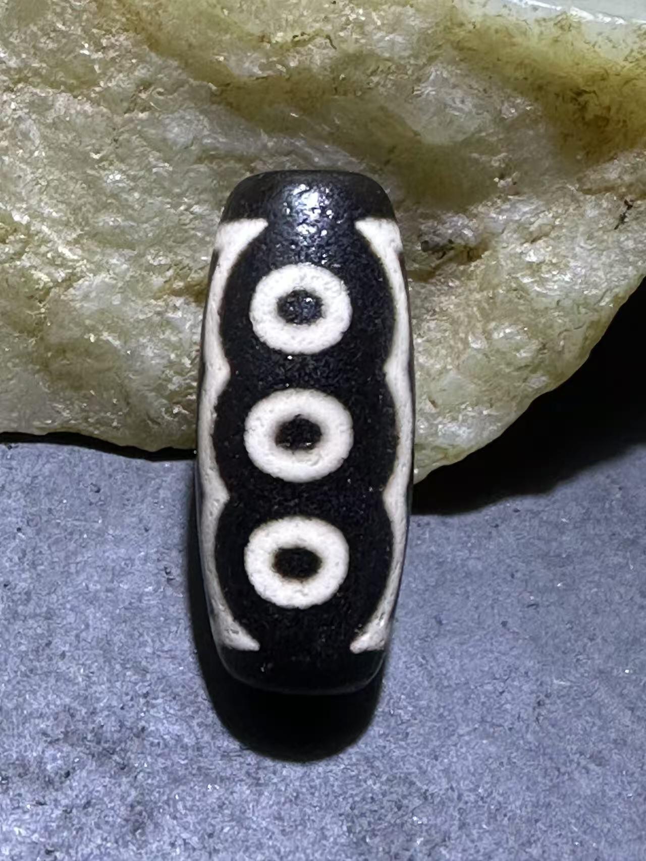 仅此一颗，藏传五眼随形天珠一颗，