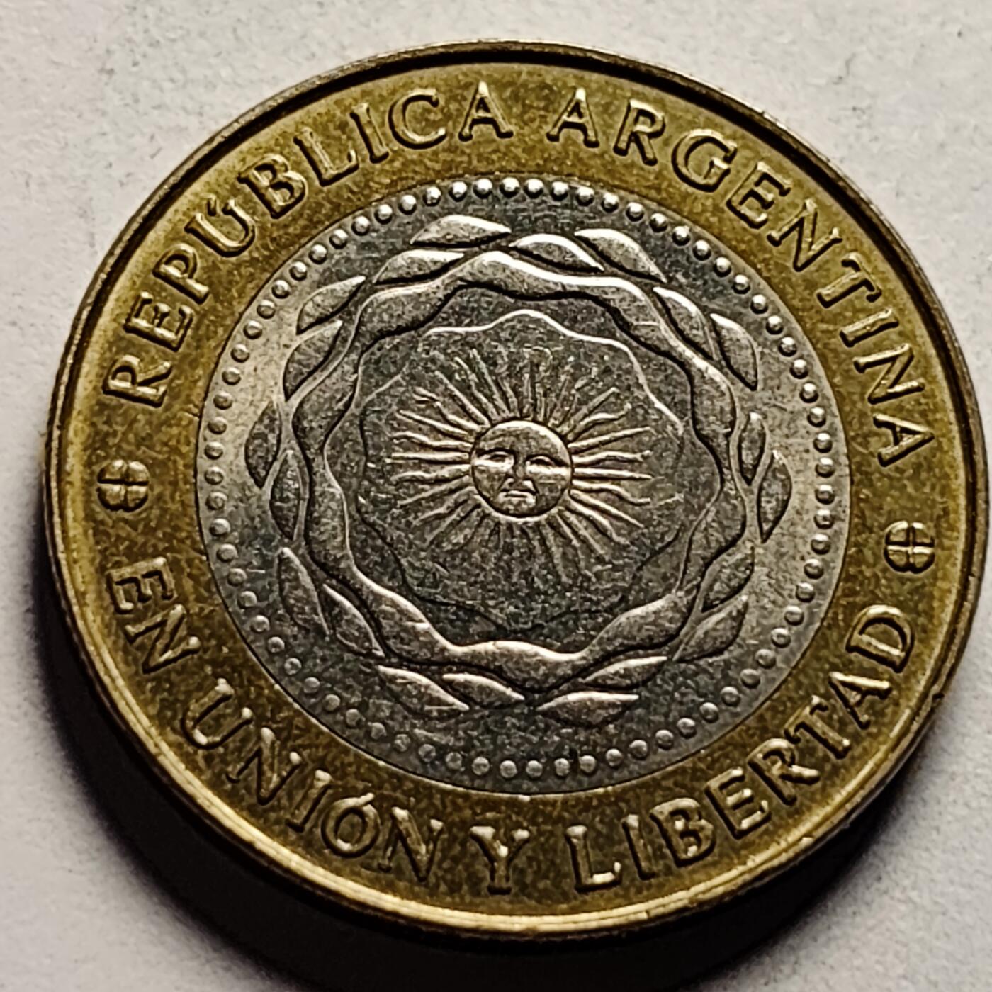 泉币菌-第86场-散币欢乐场 带光美品 阿根廷2比索 太阳神双色币 24.5mm美洲币