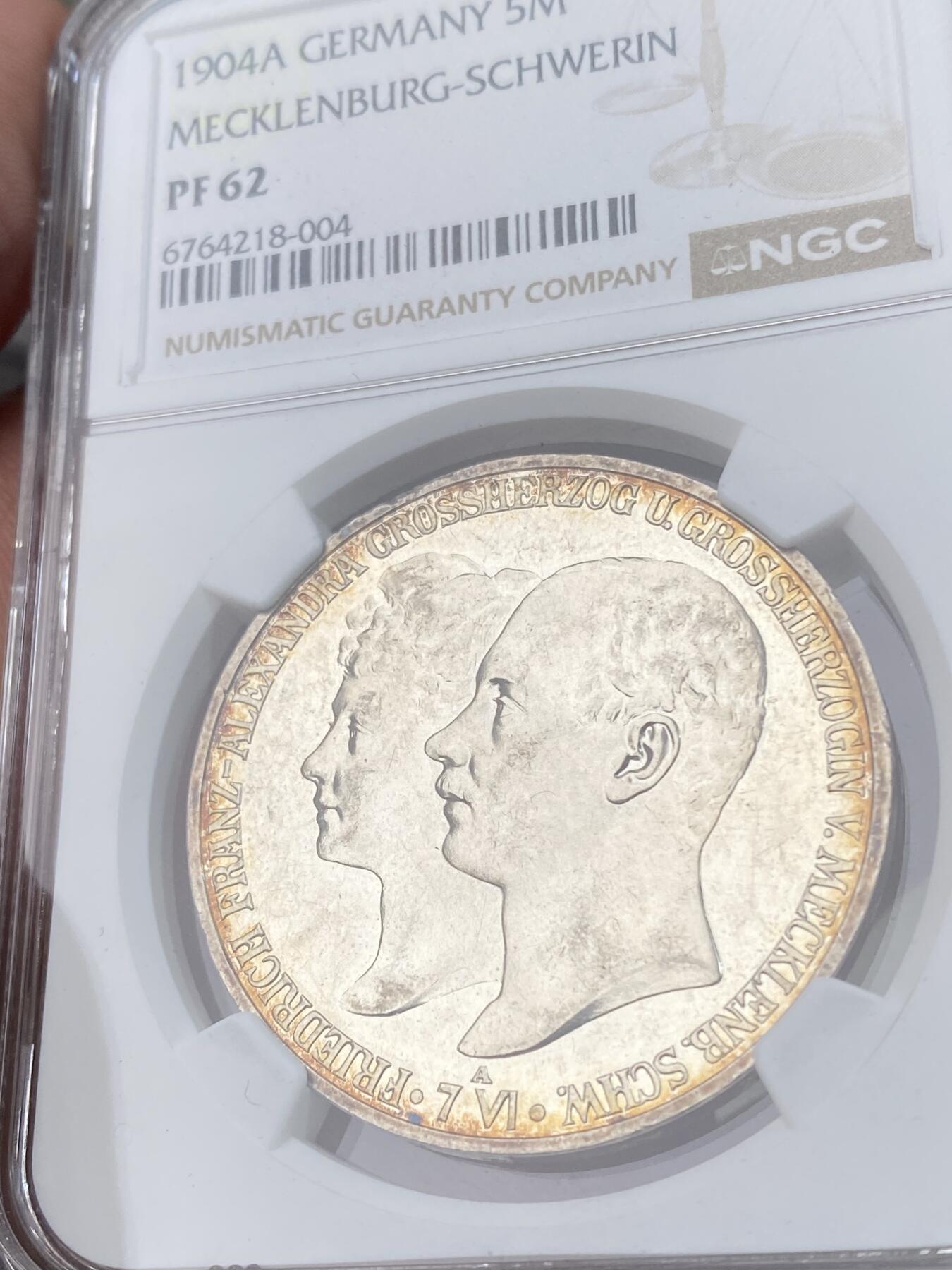 万国钱币拍卖第051期 NGC PF62 1904年德国梅克伦堡-什未林结婚纪念精制5马克 发行量仅2500枚的小邦主币 超赞香槟色彩环绕镜面精制