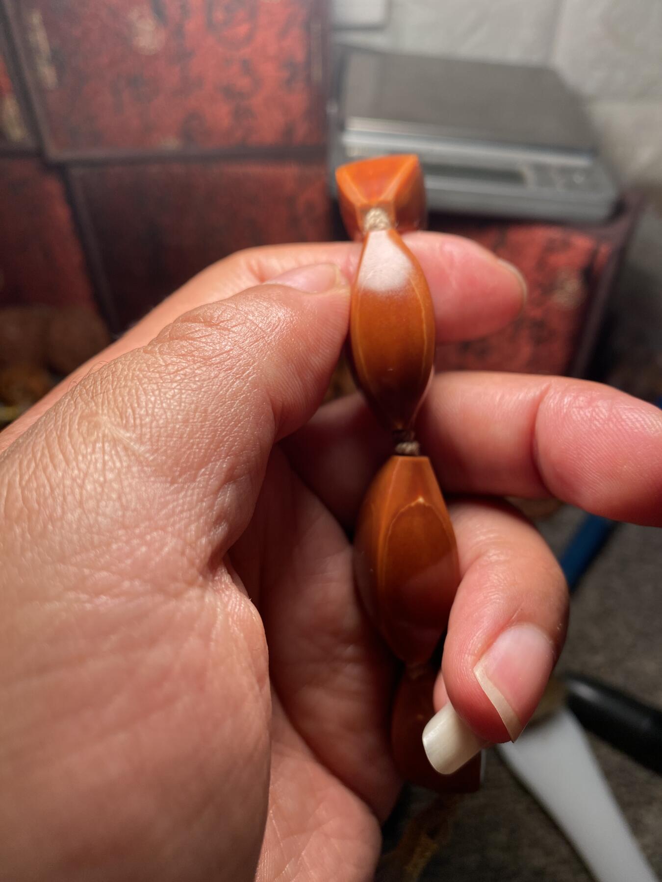 苏工手工核雕放漏价 苏工核雕纯手工，梅林铁核方四花手串，老籽，个性饱满，尺寸1。9x3.1好玩又立体，喜欢的来
