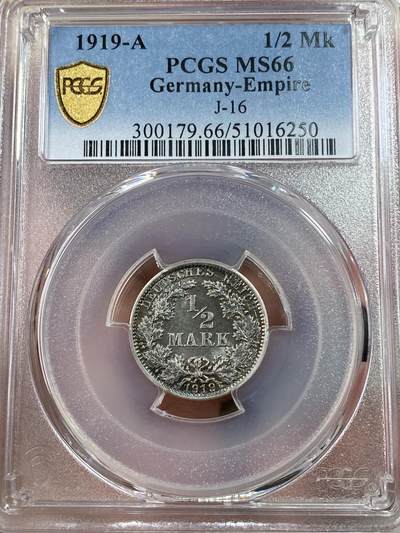 万国钱币拍卖第051期 - PCGS MS66 1919年德国长翅1/2马克银币 十字转光深五彩高品质