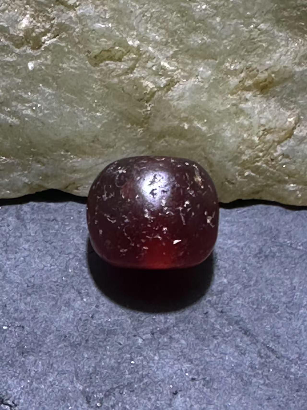 精美高玉化风化纹酒红玛瑙老形桶珠一颗，