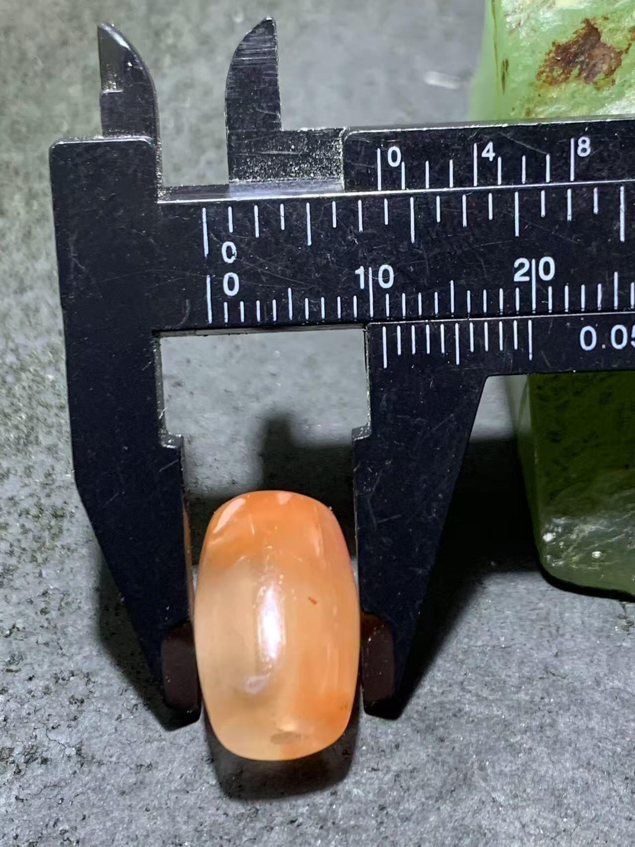 放福利！川料南红玛瑙荔枝冻飘红随形桶珠一颗