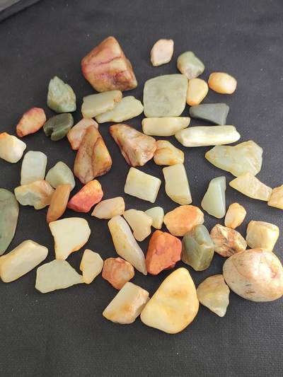 猩哥外币小铺➨【第180场】 - 和田玉原石40个，159克