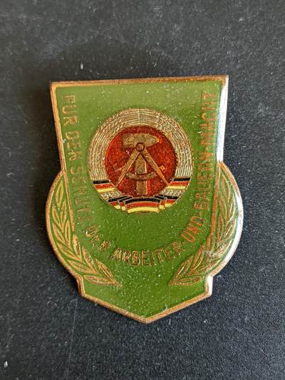 韵星假日拍卖第二十一期 -- Rimey Holidays Auction 21 - 民主德国内务部武装力量人民警察证章