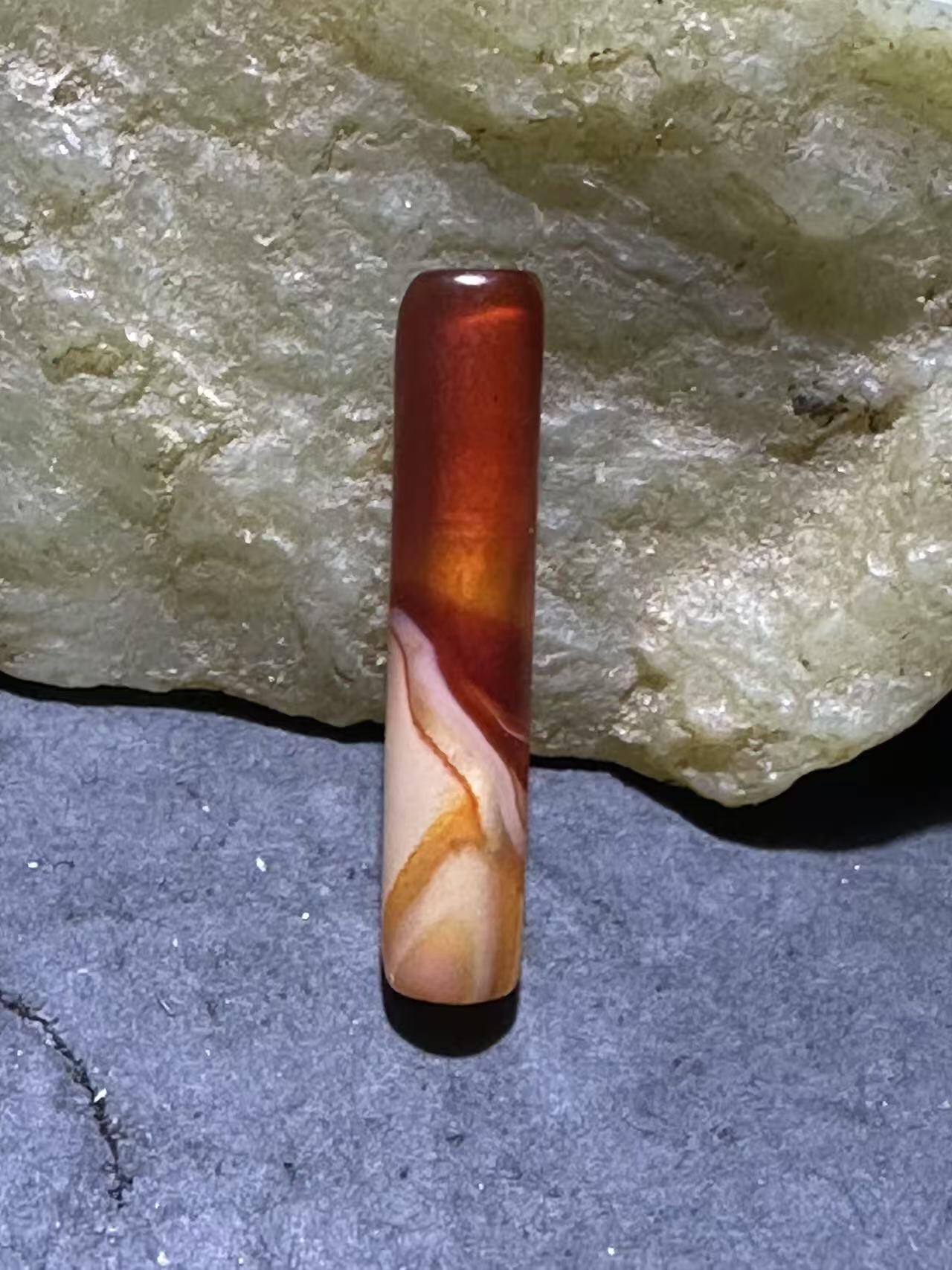 亚光高玉化玛瑙随形通货管珠一颗，