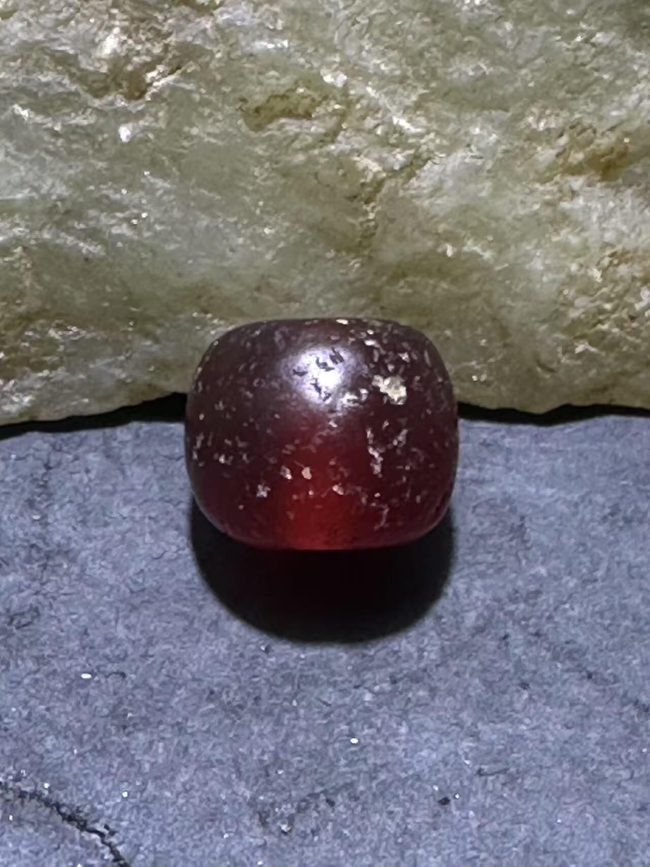 精美高玉化风化纹酒红玛瑙老形桶珠一颗，