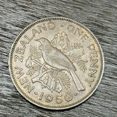 【铜匠收藏】★第129场★散币场，无佣金，30包邮。不满30元，支付5元运费。《接受代拍 代送NGC评级》 - 新西兰 1950年 1便士 铜币 簇胸吸蜜鸟 乔治六世