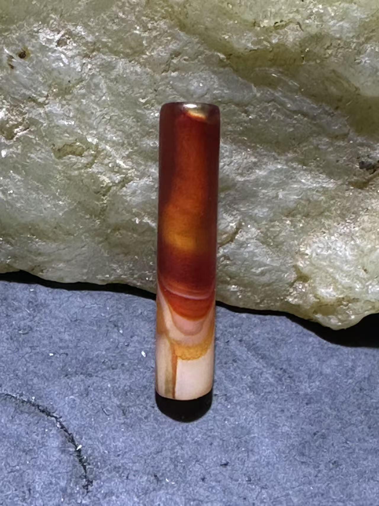 亚光高玉化玛瑙随形通货管珠一颗，