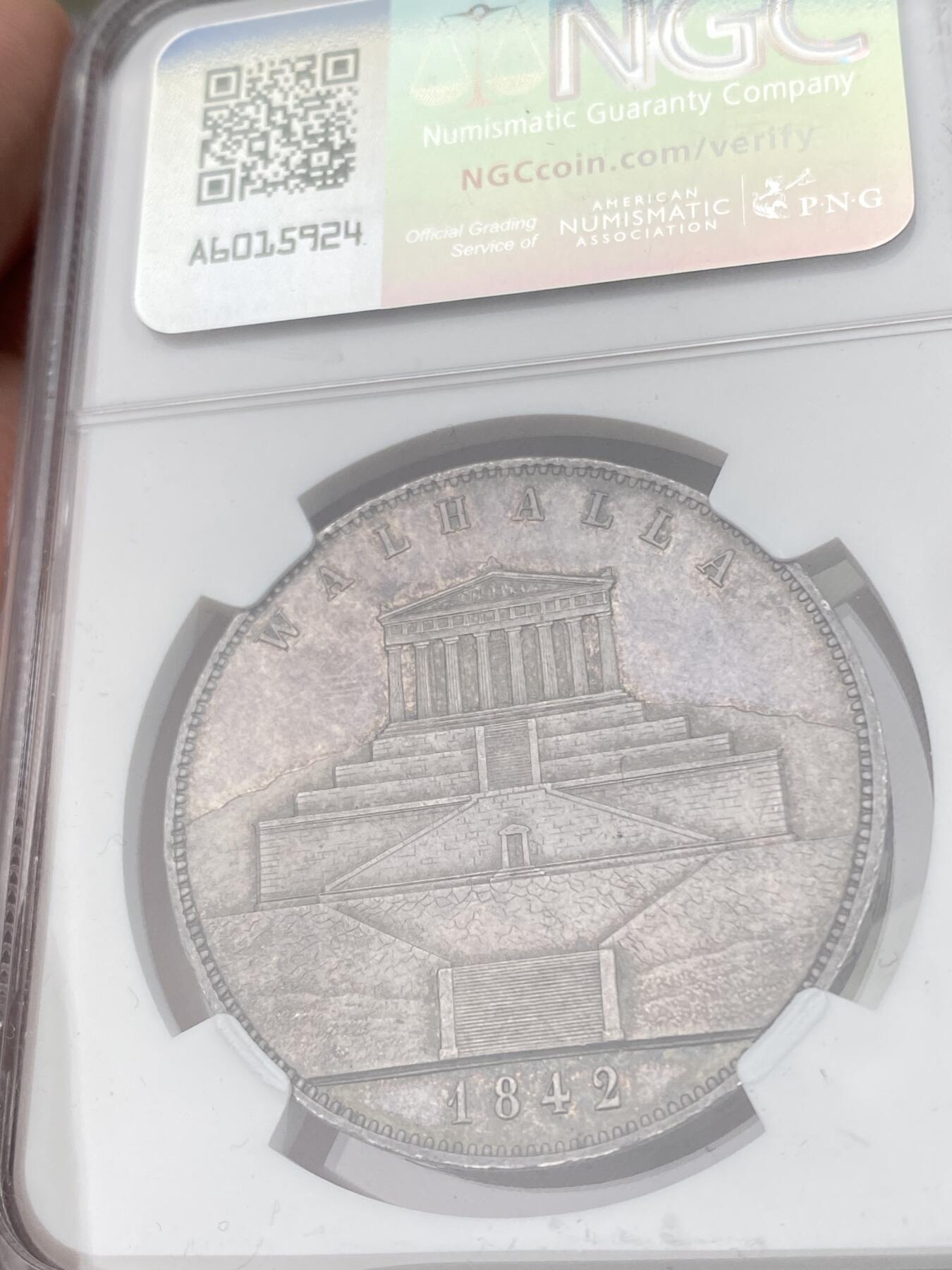 万国钱币拍卖第051期 NGC MS61 1842年德国巴伐利亚路德维希一世瓦尔哈拉圣殿落成历史2泰勒 历史泰勒名品之一 德国最伟大的死亡圣殿·英灵殿·瓦尔哈拉 全德国最伟大人物的归宿 原味淡香槟彩全深打