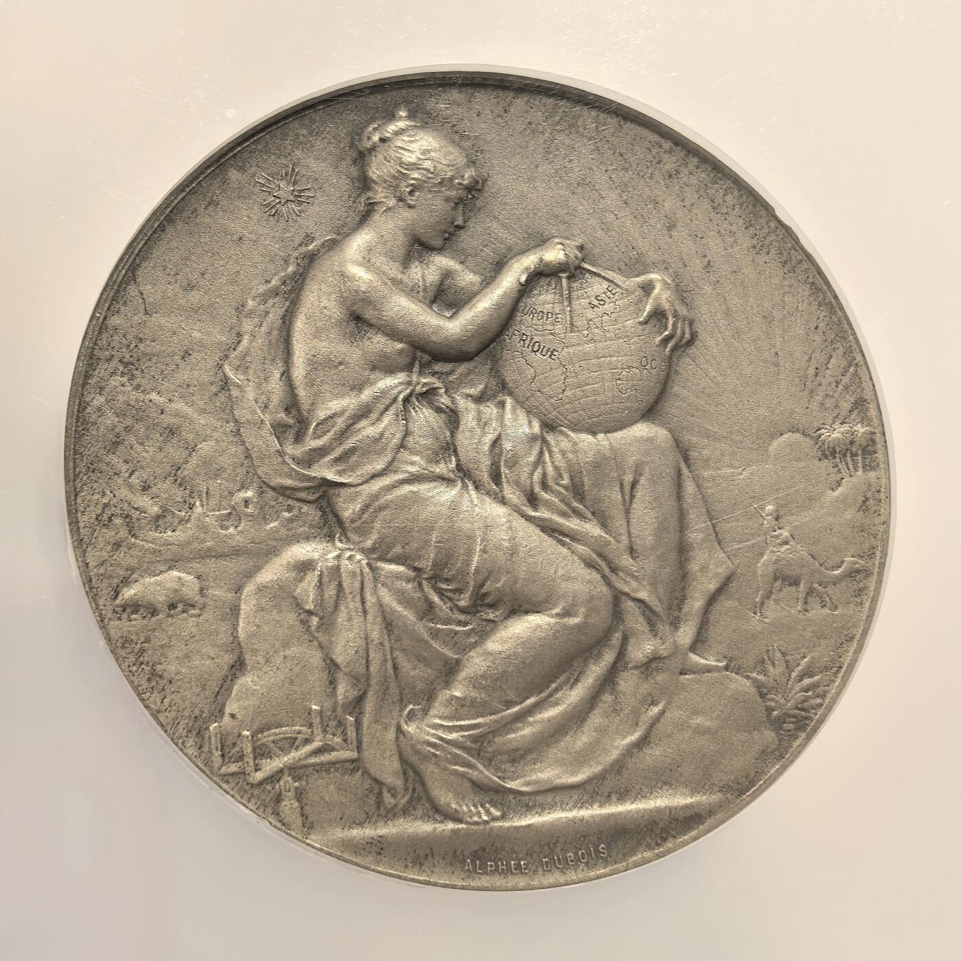 博洋堂世界钱币拍卖第135期（全场包邮）【请留意本场发货时间变化】 NGC MS63 法国1900左右旅行协会纪念51mm巨大银章，这一款小号较多，巨大款极其稀少，女神怀抱地球构图美轮美奂！