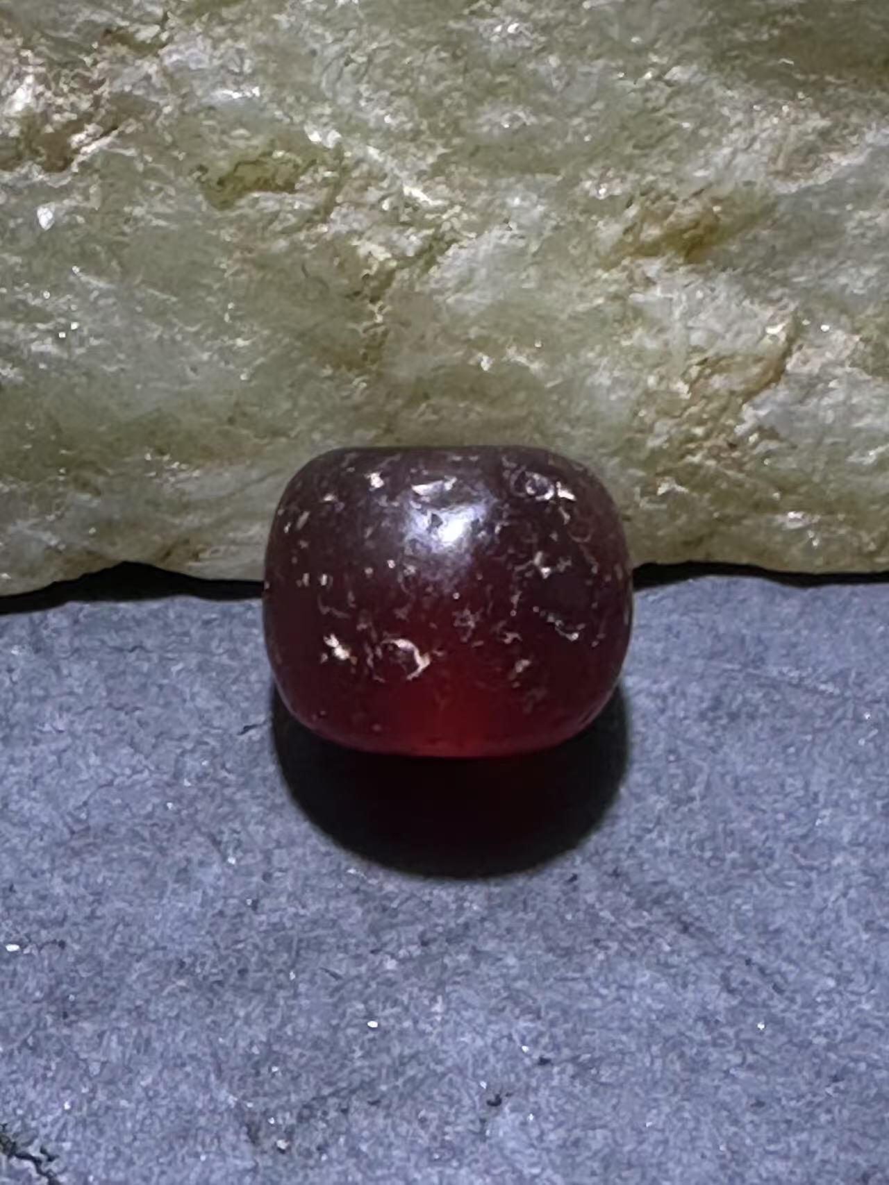 精美高玉化风化纹酒红玛瑙老形桶珠一颗，