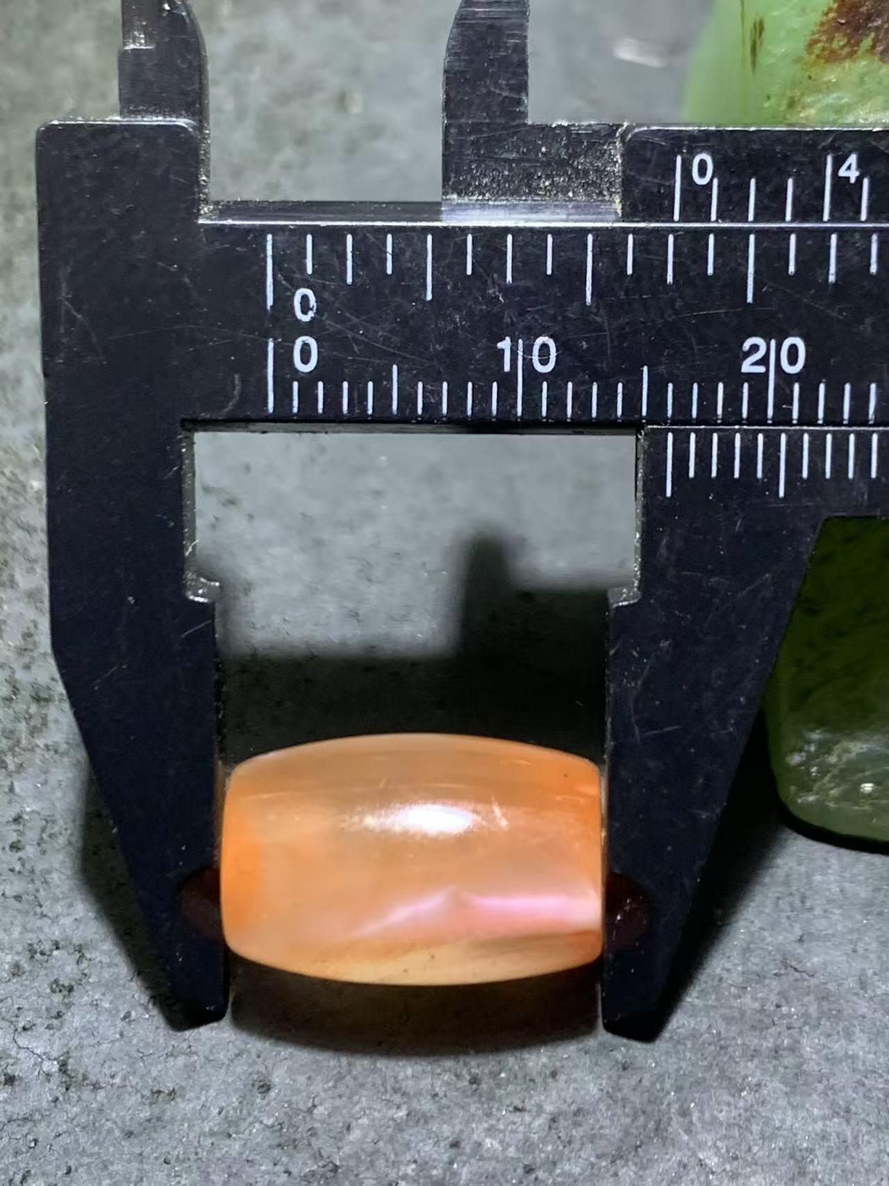 放福利！川料南红玛瑙荔枝冻飘红随形桶珠一颗