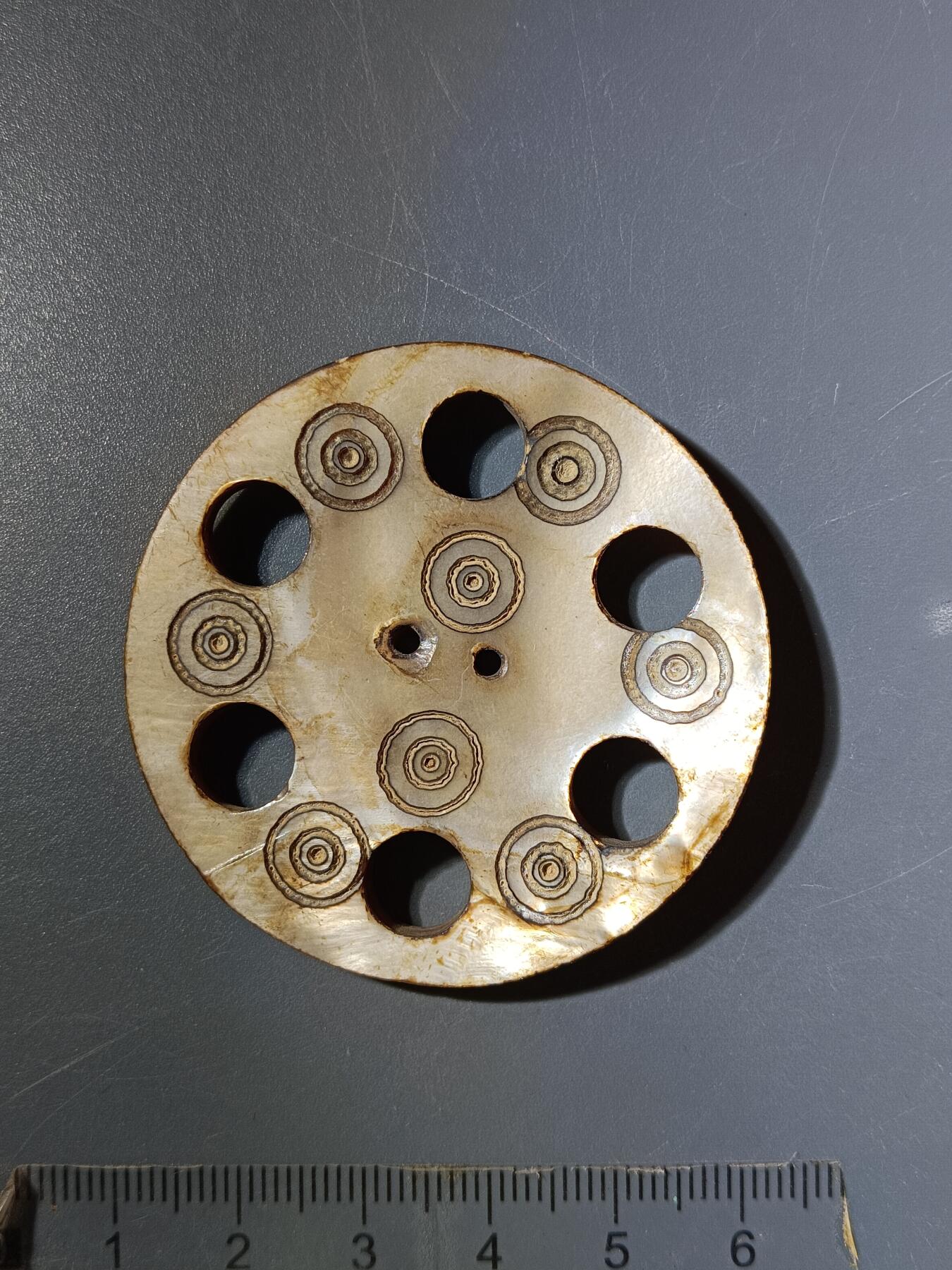 66期回流戒指饰品杂件纪念章丝路钱币专场 贝类扣子