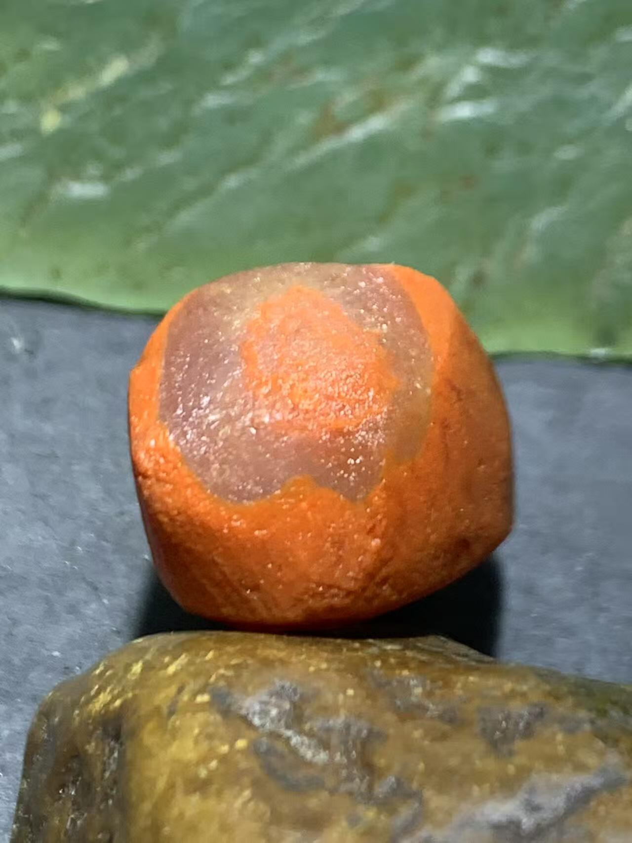 精美冰飘柿子红南红玛瑙明料原石一颗