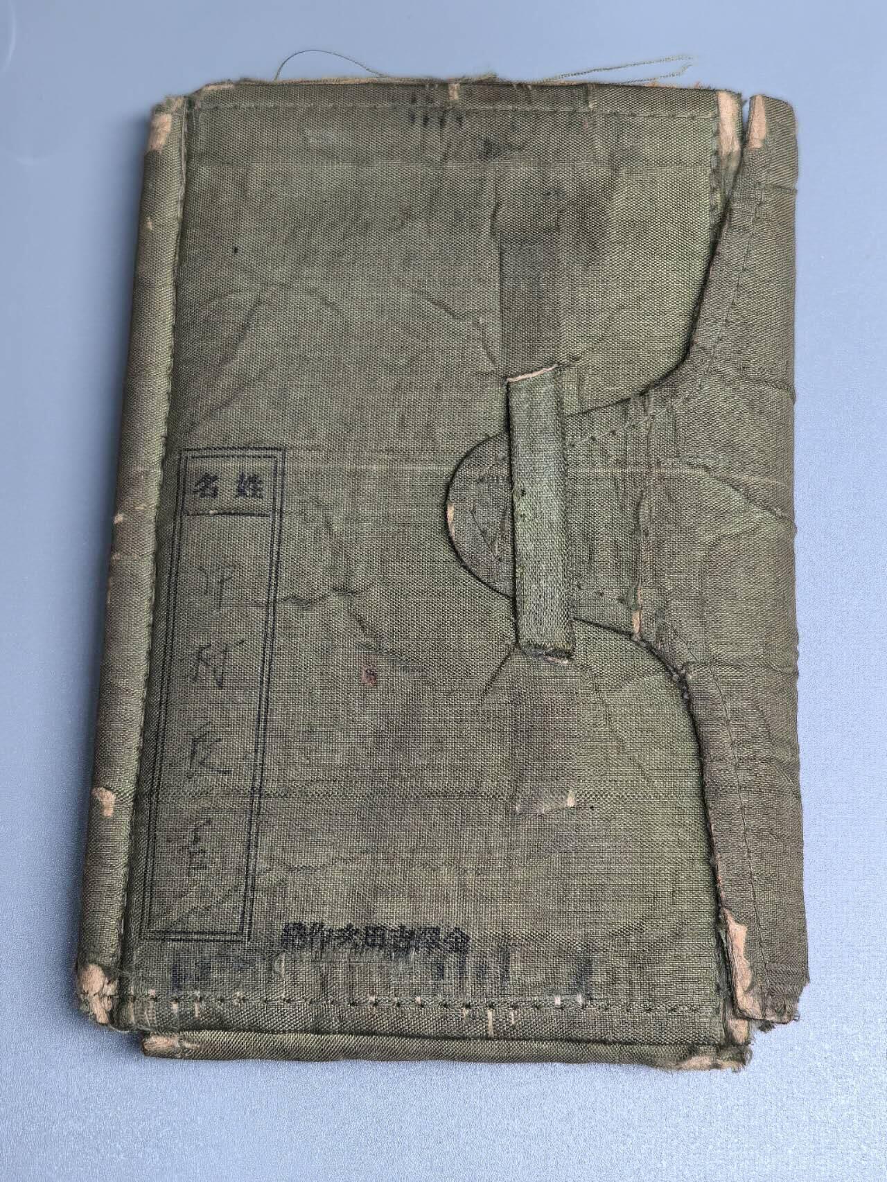 小驴勋章奖章收藏8月16日星期六晚18点拍卖（有偿代拍送拍规则在简介最后，店主微信码在最后一拍品，参拍须阅读规则后再参拍，关系到运费包装发货时效真假辨别等关键信息，送拍规则在介绍最后面） 少见IJA装甲通讯兵手碟带胸、领章部队所属：关东军第一方面军·战车第一师团·战车第五连队（代号：拓一二〇八三部队）主要驻扎地：伪满洲国牡丹江省宁安市以及中朝边境、日本本土驻扎枥木县大田原至埼玉加藏（即加须市） 履历简述：第一批组建的战车师团，主要为关东军守备部队，战争后期调回本土进行本土决战