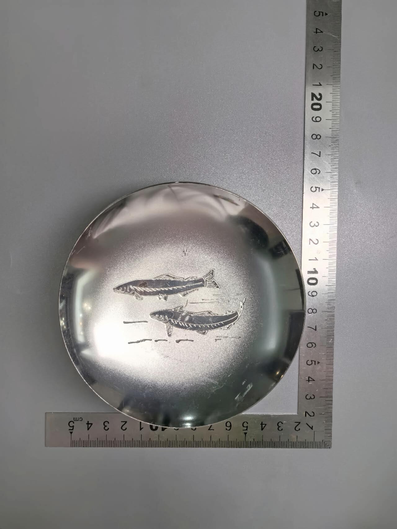 小驴勋章奖章收藏8月16日星期六晚18点拍卖（有偿代拍送拍规则在简介最后，店主微信码在最后一拍品，参拍须阅读规则后再参拍，关系到运费包装发货时效真假辨别等关键信息，送拍规则在介绍最后面） 渔业协会纪念金属酒杯