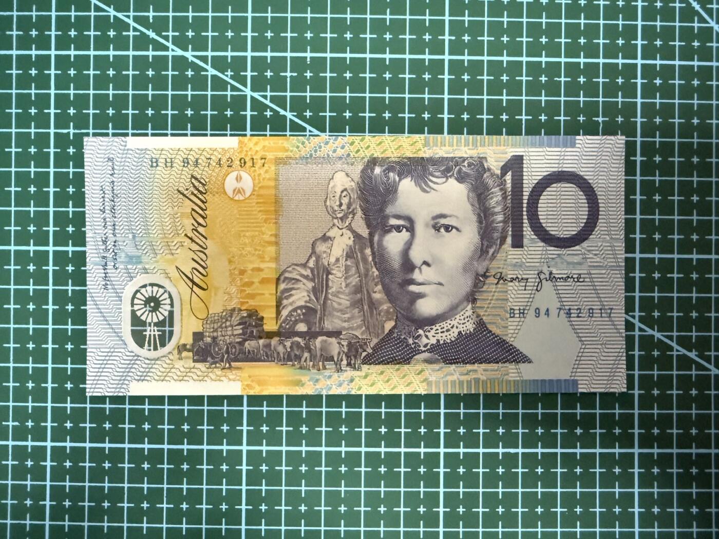 【炜奕收藏】，第四十一期 1994年澳大利亚10元塑料钞，UNC-品相，有轻微凹痕