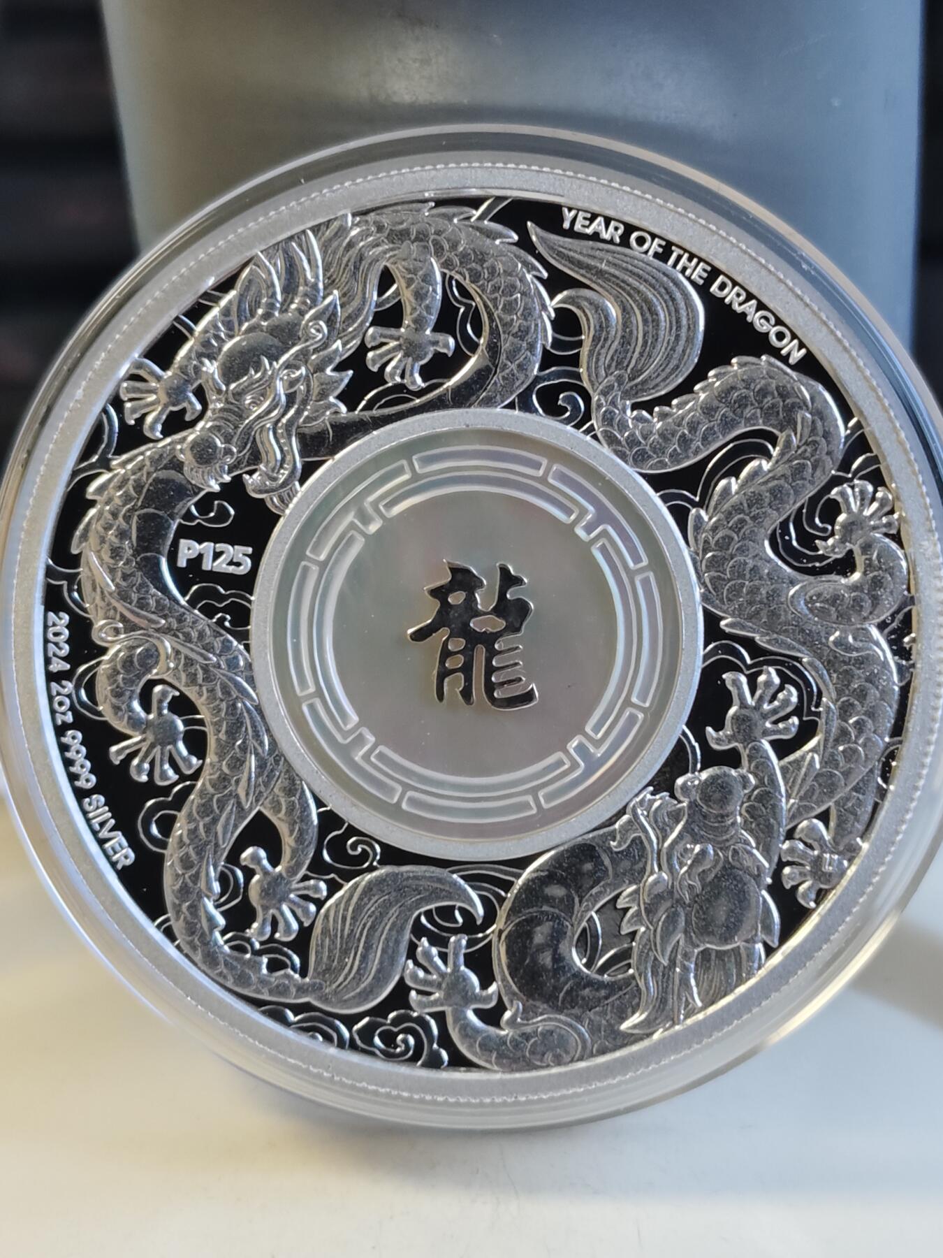 第171期拍卖【长期征集拍品】 澳大利亚2024年双龙戏珠镶嵌珍珠贝母2盎司银币，999银，发行2888枚