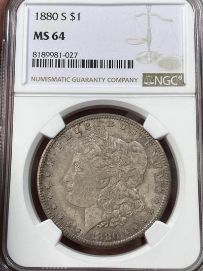 万国钱币拍卖第051期 - NGC MS64 1880年S美国摩根女神一美元银币 原味深五彩 暗藏转光如七色云彩遮住太阳的美丽光泽