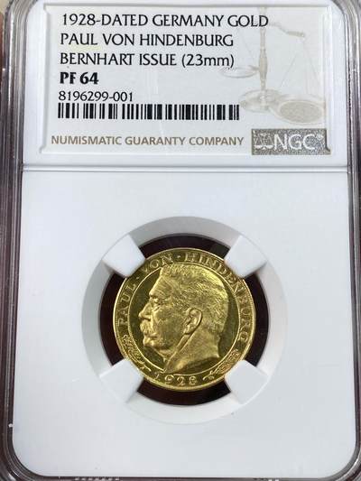 万国钱币拍卖第051期 - NGC PF64 1928年德国魏玛共和国总统兴登堡金质币章 伯恩哈特设计左脸像 精制黑色底板镜面 6.93g 900金