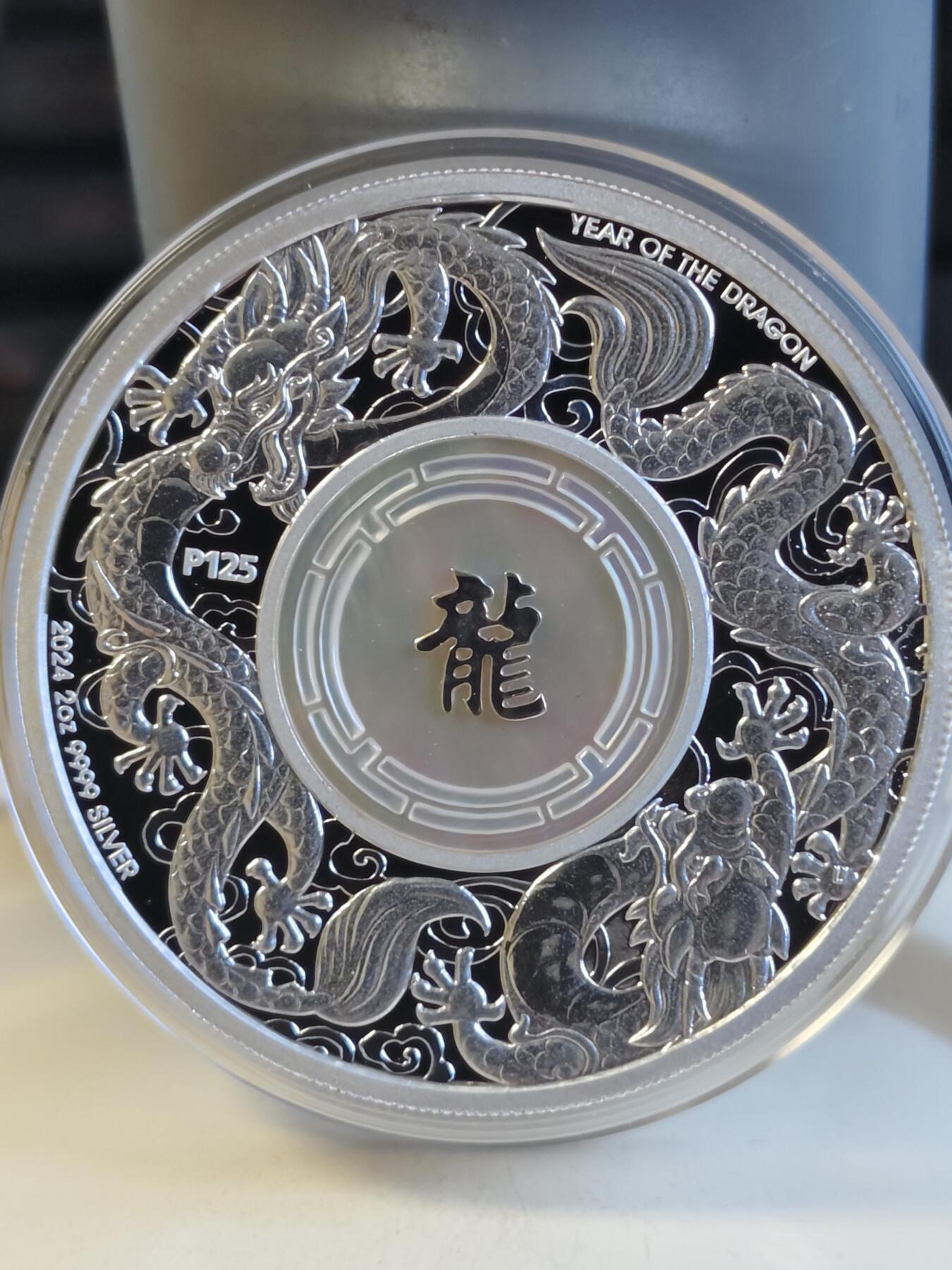 第171期拍卖【长期征集拍品】 澳大利亚2024年双龙戏珠镶嵌珍珠贝母2盎司银币，999银，发行2888枚