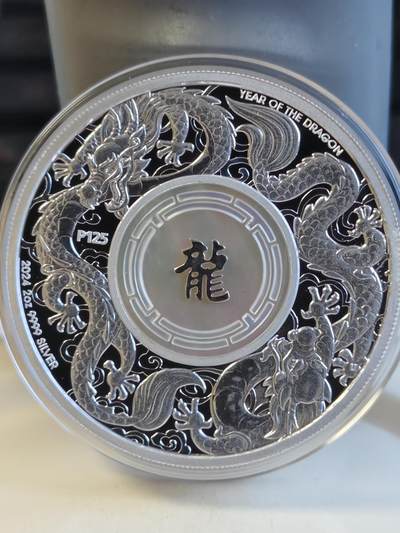 第171期拍卖【长期征集拍品】 - 澳大利亚2024年双龙戏珠镶嵌珍珠贝母2盎司银币，999银，发行2888枚