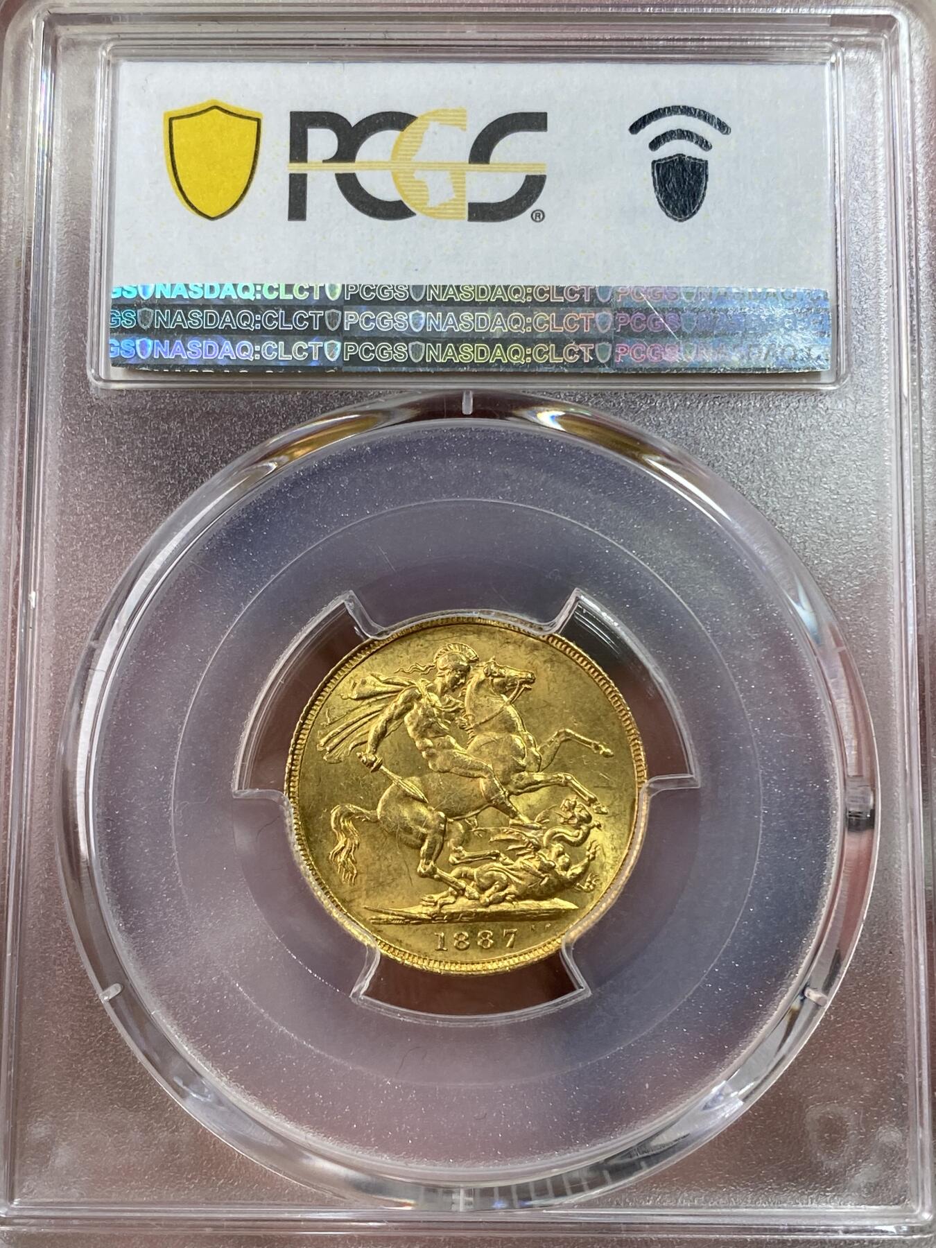 万国钱币拍卖第051期 PCGS MS62 1887年英国维多利亚女皇高冠1索维林金币 金光灿灿浮雕感好状态 7.99g 917金