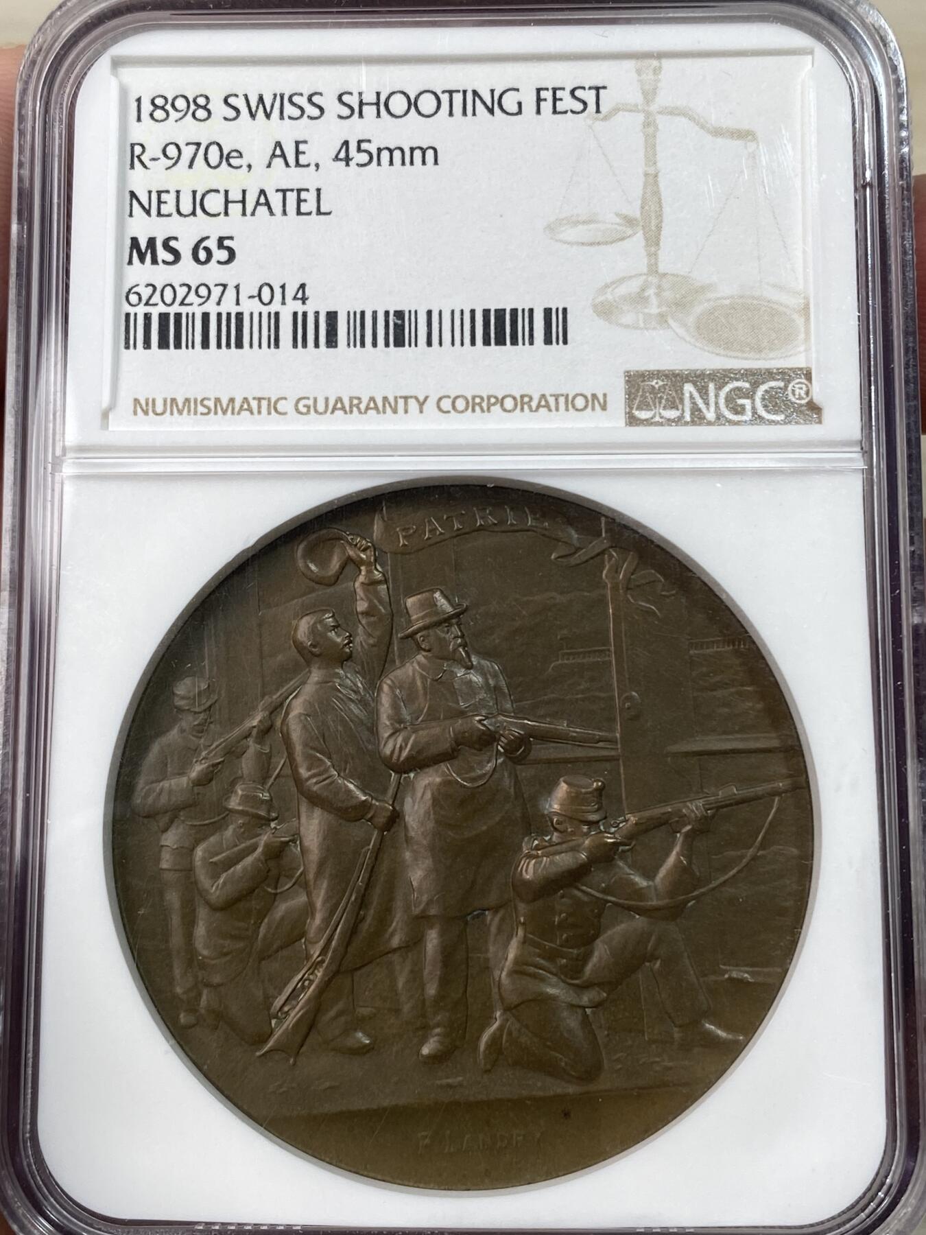 万国钱币拍卖第051期 NGC MS65 1898年瑞士纳沙泰尔射击节大铜章 直径45毫米，正面是射击场景浮雕，背面是雄鹰和盾牌图案，刻有