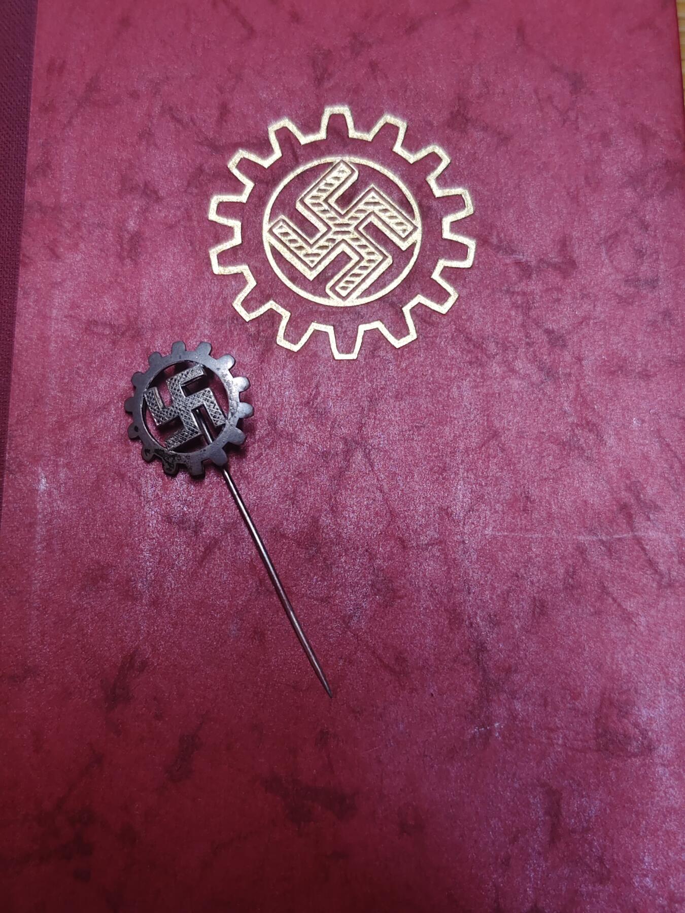 德三daf劳工阵线证书，加插针一套，勋章，奖章，徽章，证书类