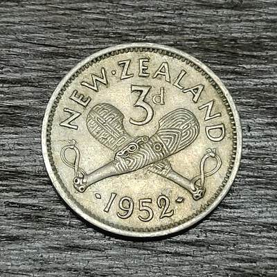 【铜匠收藏】★第129场★散币场，无佣金，30包邮。不满30元，支付5元运费。《接受代拍 代送NGC评级》 - 新西兰 1952年 3便士